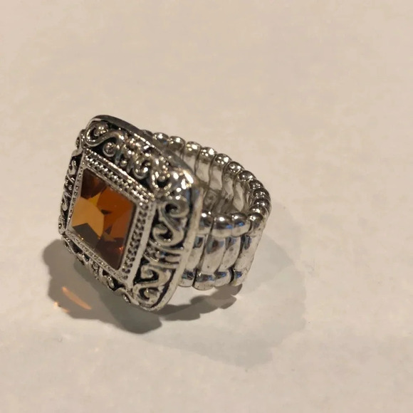 COSTUME JEWELRY NEW WOMENS RING SILVER STONE ELASTIC FALL WINTER GIFTS ONE SIZE - Picture 7 of 8